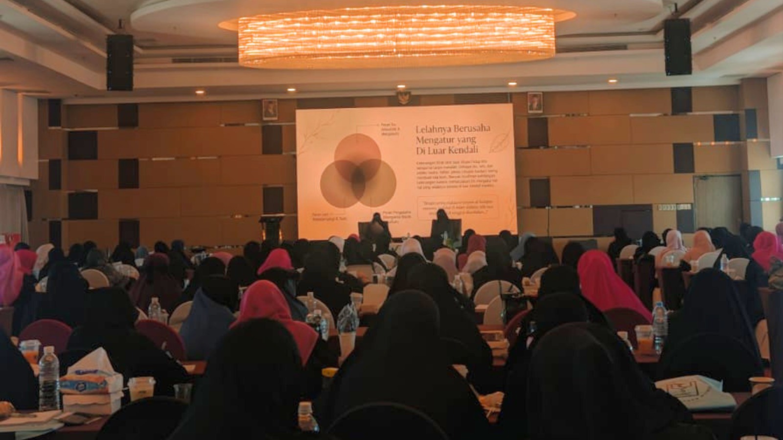 Dosen IAI STIBA Makassar Jadi Pemateri Taklim Akbar Muslimah IPEMI Makassar